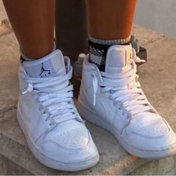 AUTHENTIC White Nike Air Jordan 1 Mid Shoes - Picture 6 of 6